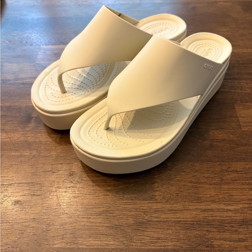 CROCS Brooklyn Cream Platform Sandals with Cushioned Sole